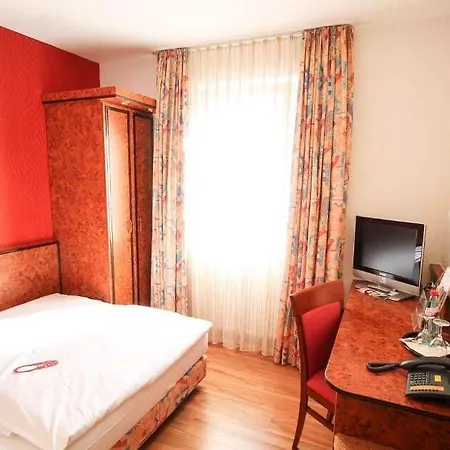 Miramar Am Römer Hotell 3*