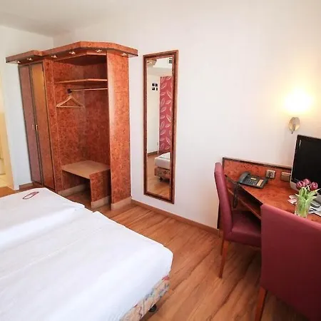 Miramar Am Römer Hotell 3*