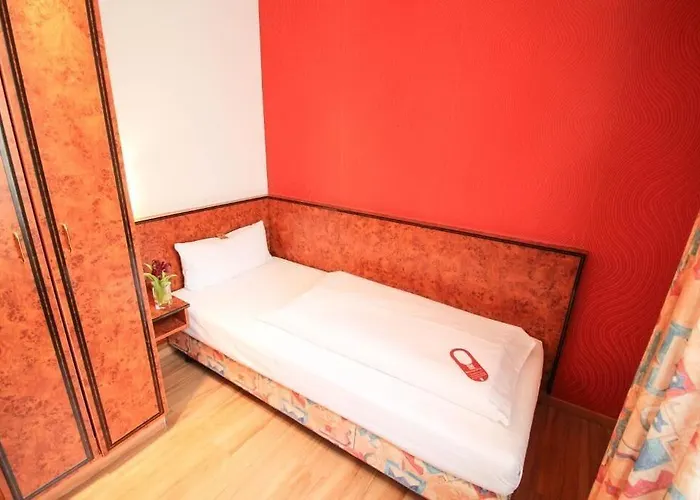 Miramar Am Römer Hotell 3*